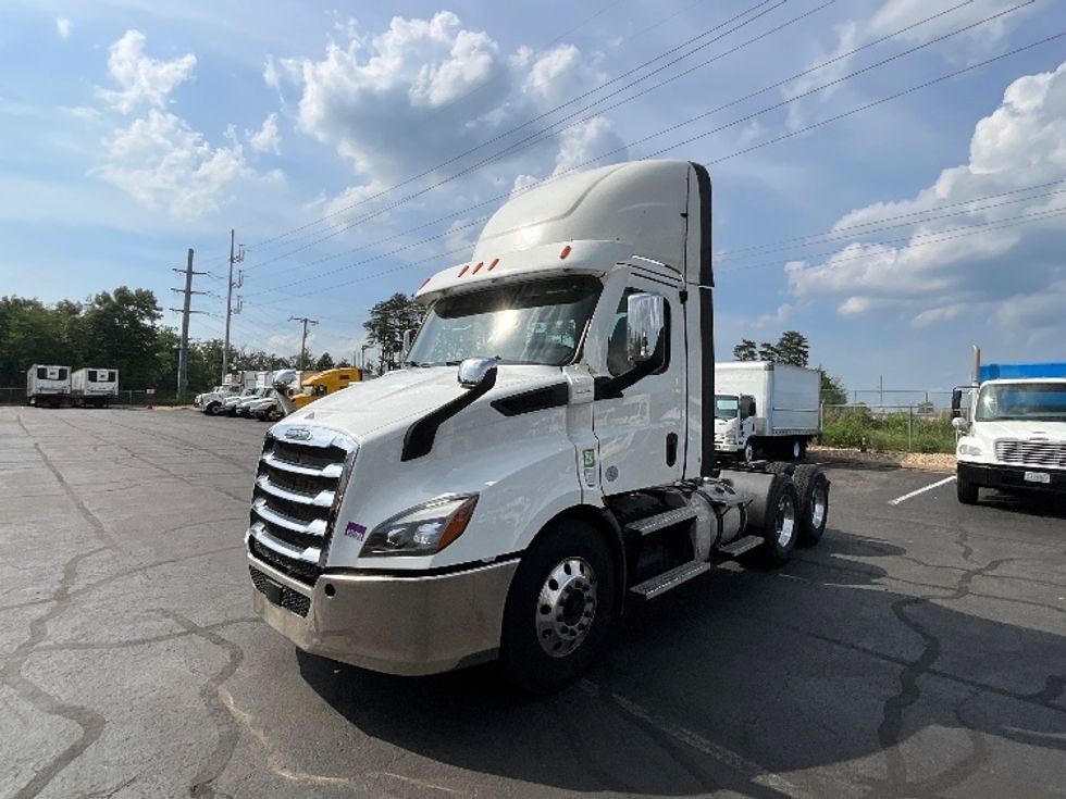 Day Cab Tractor-Heavy Duty Tractors-Freightliner-2021-T11664ST-Manassas-VA-404,450\n\t\tmiles-$ 51,250 - Image 3