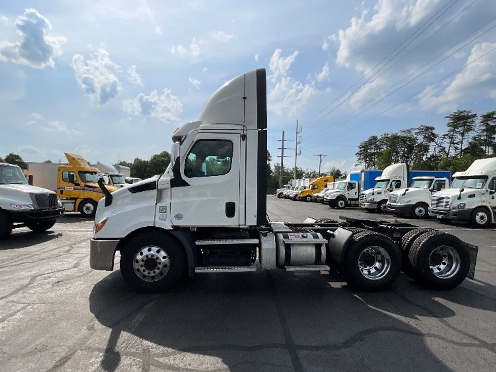 Day Cab Tractor-Heavy Duty Tractors-Freightliner-2021-T11664ST-Manassas-VA-404,450\n\t\tmiles-$ 51,250 - Image 4