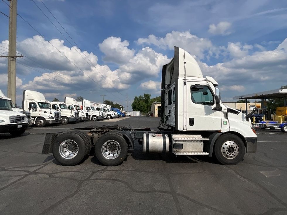 Day Cab Tractor-Heavy Duty Tractors-Freightliner-2021-T11664ST-Manassas-VA-404,450\n\t\tmiles-$ 51,250 - Image 8