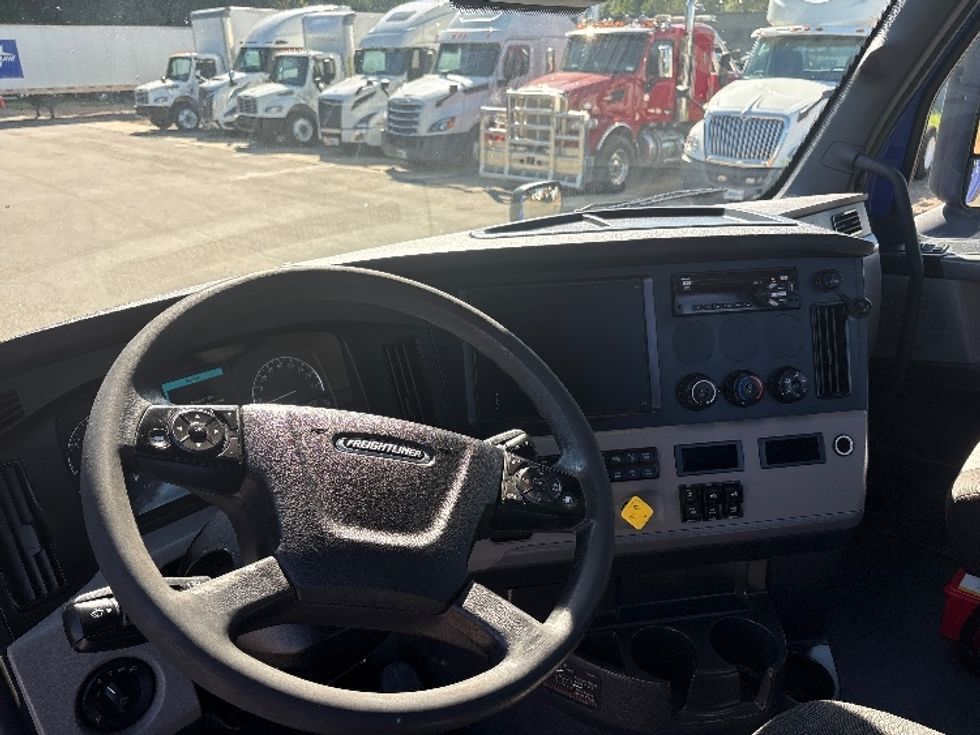 Day Cab Tractor-Heavy Duty Tractors-Freightliner-2021-T11664ST-Mebane-NC-313,765\n\t\tmiles-$ 56,500 - Image 10
