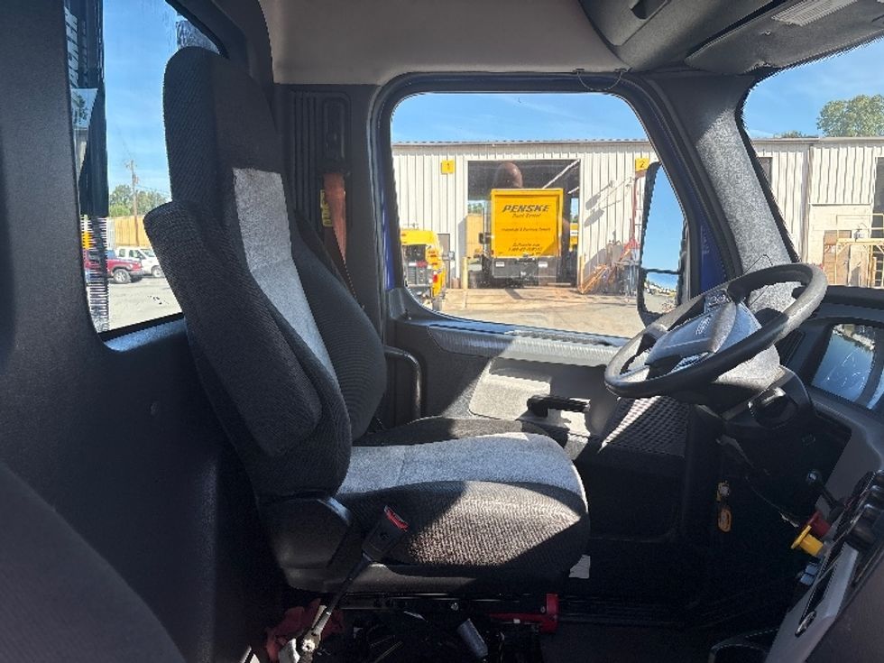 Day Cab Tractor-Heavy Duty Tractors-Freightliner-2021-T11664ST-Mebane-NC-313,765\n\t\tmiles-$ 56,500 - Image 14