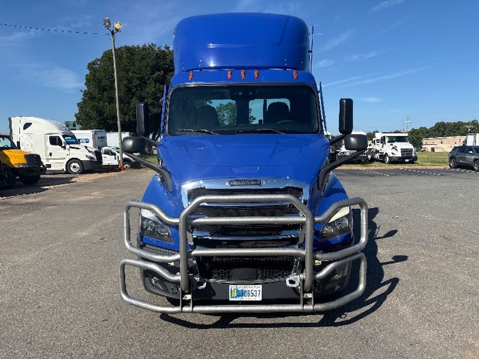 Day Cab Tractor-Heavy Duty Tractors-Freightliner-2021-T11664ST-Mebane-NC-313,765\n\t\tmiles-$ 56,500 - Image 2