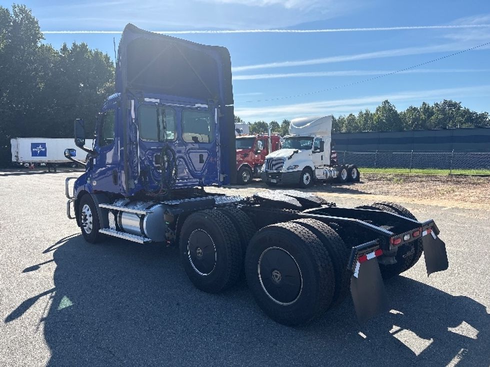 Day Cab Tractor-Heavy Duty Tractors-Freightliner-2021-T11664ST-Mebane-NC-313,765\n\t\tmiles-$ 56,500 - Image 5