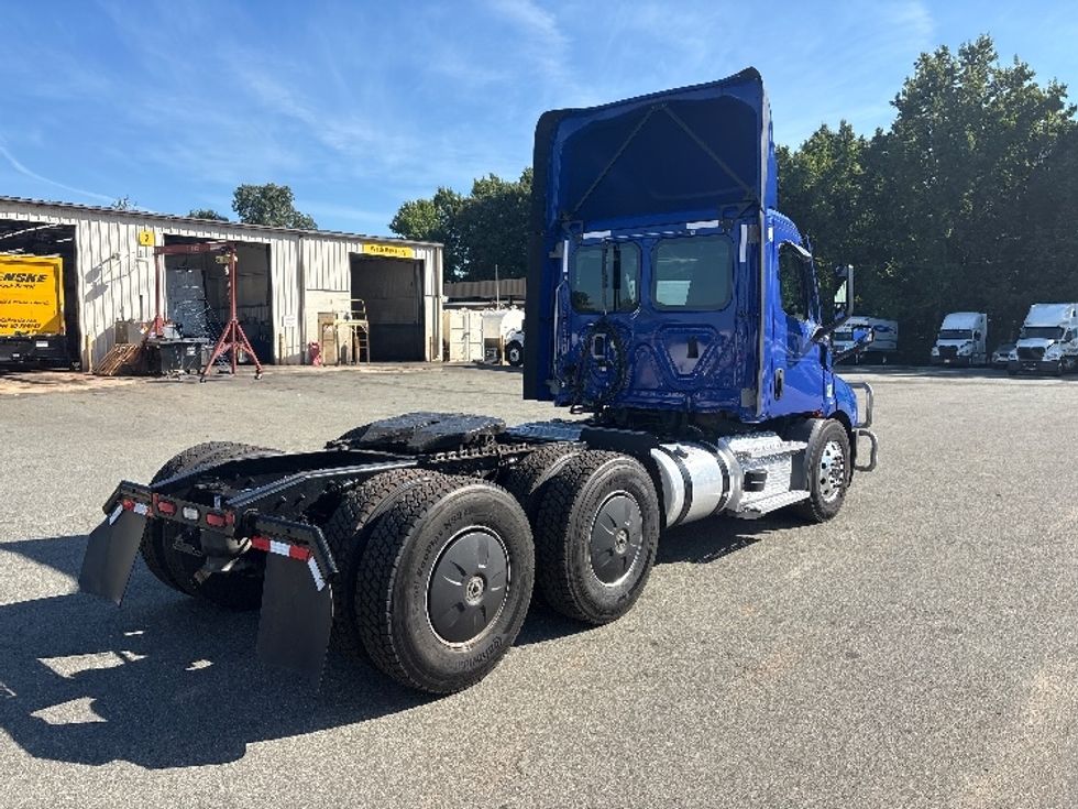 Day Cab Tractor-Heavy Duty Tractors-Freightliner-2021-T11664ST-Mebane-NC-313,765\n\t\tmiles-$ 56,500 - Image 7