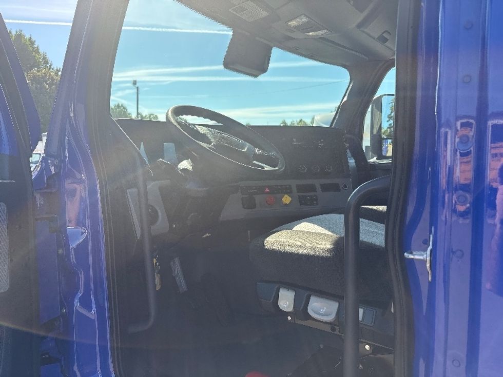 Day Cab Tractor-Heavy Duty Tractors-Freightliner-2021-T11664ST-Mebane-NC-313,765\n\t\tmiles-$ 56,500 - Image 9
