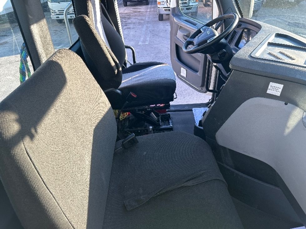 Day Cab Tractor-Heavy Duty Tractors-Freightliner-2021-T11664ST-Medley-FL-231,373\n\t\tmiles-$ 67,750 - Image 14