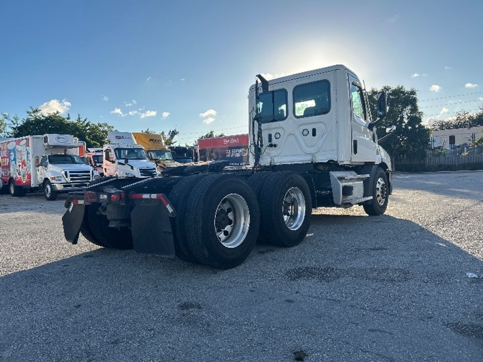 Day Cab Tractor-Heavy Duty Tractors-Freightliner-2021-T11664ST-Medley-FL-231,373\n\t\tmiles-$ 67,750 - Image 7