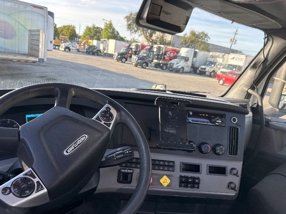 Day Cab Tractor-Heavy Duty Tractors-Freightliner-2021-T11664ST-Medley-FL-241,958\n\t\tmiles-$ 68,000 - Image 11