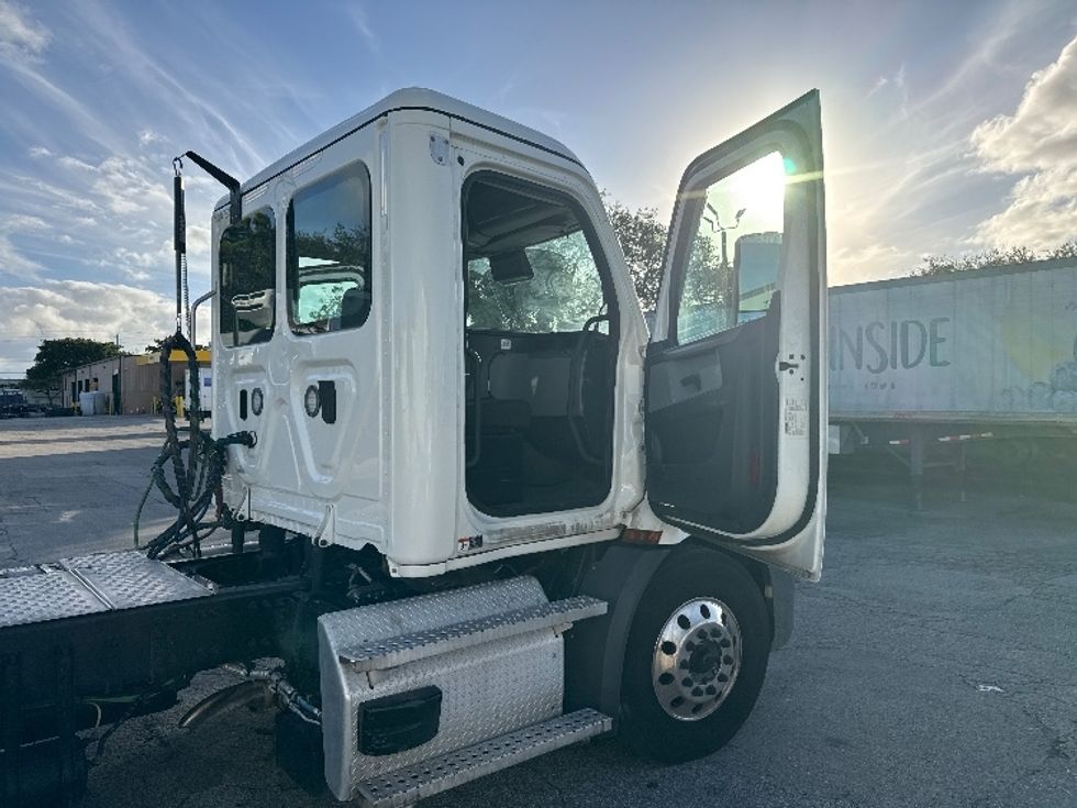 Day Cab Tractor-Heavy Duty Tractors-Freightliner-2021-T11664ST-Medley-FL-241,958\n\t\tmiles-$ 68,000 - Image 12