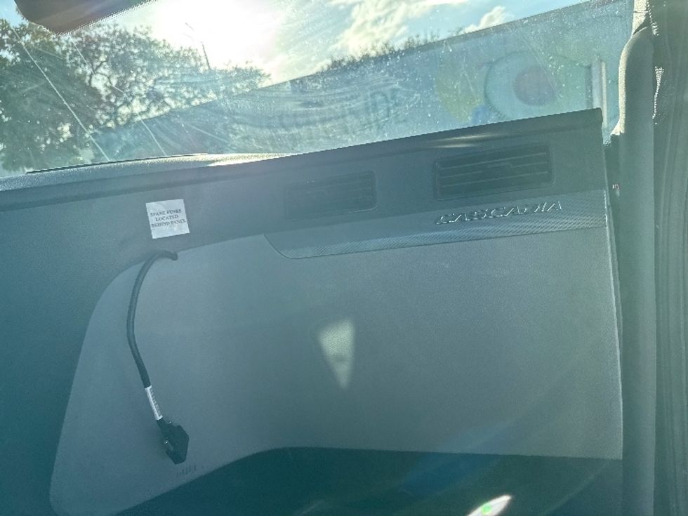 Day Cab Tractor-Heavy Duty Tractors-Freightliner-2021-T11664ST-Medley-FL-241,958\n\t\tmiles-$ 68,000 - Image 13