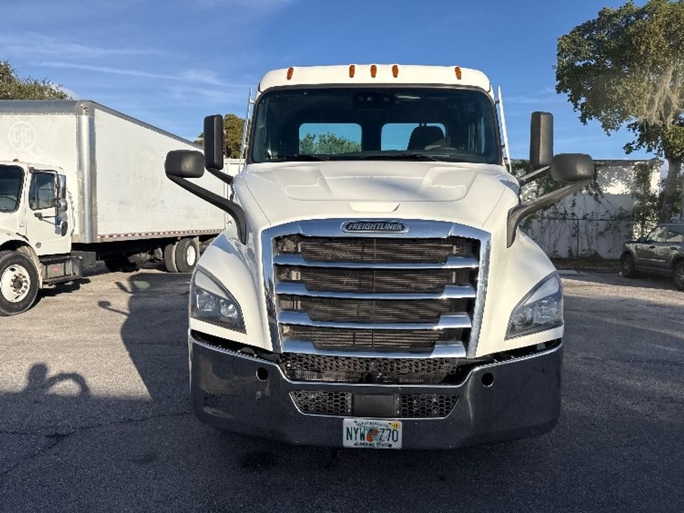 Day Cab Tractor-Heavy Duty Tractors-Freightliner-2021-T11664ST-Medley-FL-241,958\n\t\tmiles-$ 68,000 - Image 2