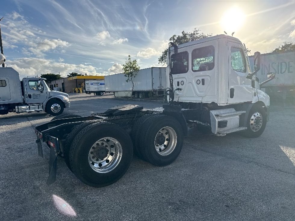Day Cab Tractor-Heavy Duty Tractors-Freightliner-2021-T11664ST-Medley-FL-241,958\n\t\tmiles-$ 68,000 - Image 7