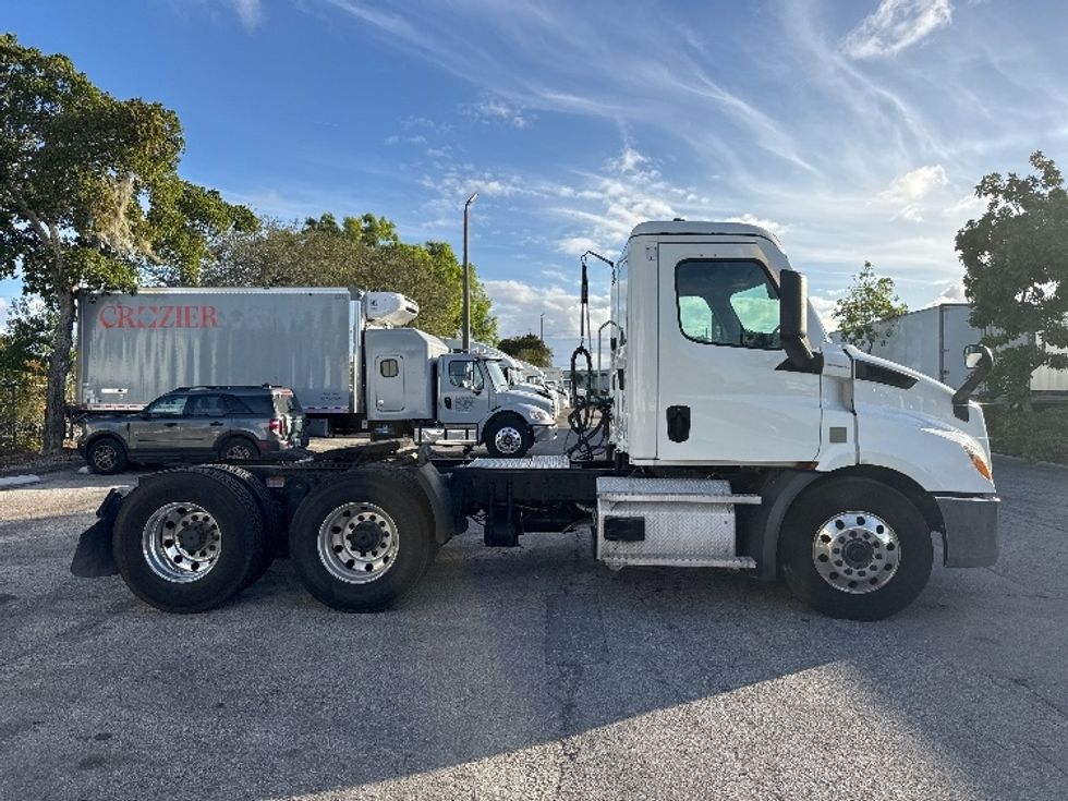 Day Cab Tractor-Heavy Duty Tractors-Freightliner-2021-T11664ST-Medley-FL-241,958\n\t\tmiles-$ 68,000 - Image 8