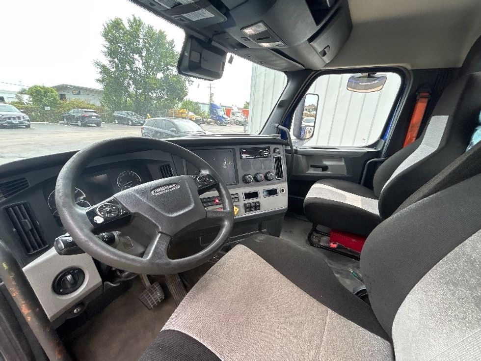 Day Cab Tractor-Heavy Duty Tractors-Freightliner-2021-T11664ST-Melrose Park-IL-664,265\n\t\tmiles-$ 28,500 - Image 10