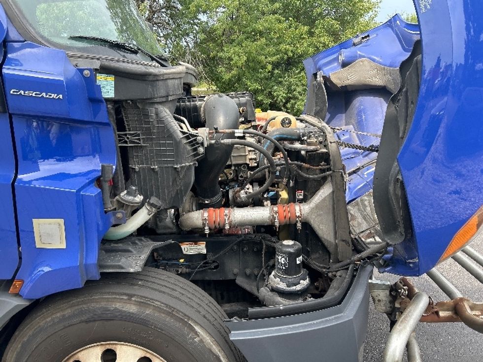 Day Cab Tractor-Heavy Duty Tractors-Freightliner-2021-T11664ST-Melrose Park-IL-664,265\n\t\tmiles-$ 28,500 - Image 15