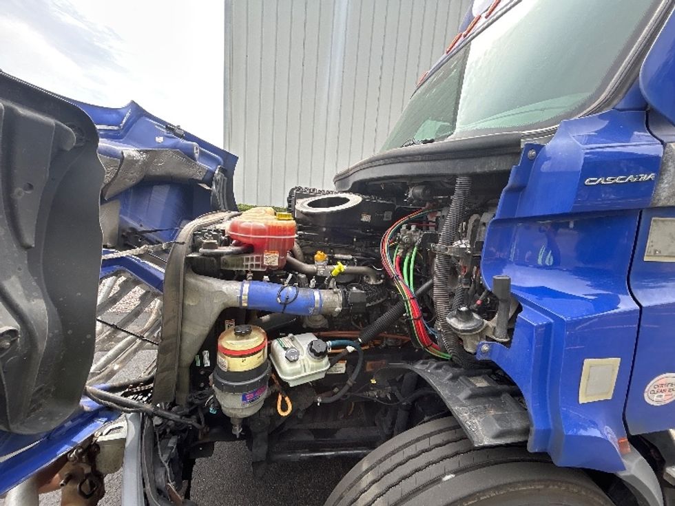 Day Cab Tractor-Heavy Duty Tractors-Freightliner-2021-T11664ST-Melrose Park-IL-664,265\n\t\tmiles-$ 28,500 - Image 16