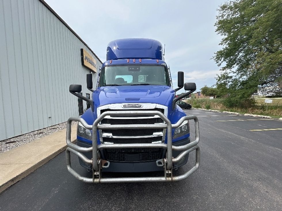Day Cab Tractor-Heavy Duty Tractors-Freightliner-2021-T11664ST-Melrose Park-IL-664,265\n\t\tmiles-$ 28,500 - Image 2