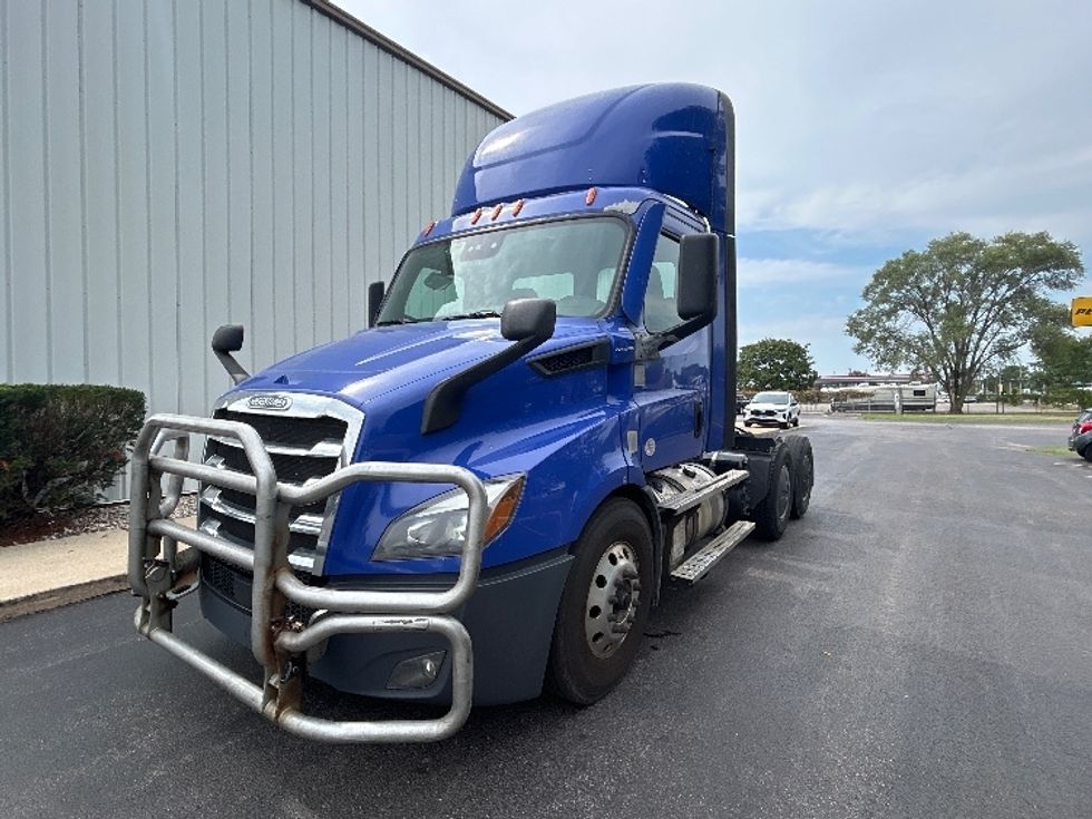 Day Cab Tractor-Heavy Duty Tractors-Freightliner-2021-T11664ST-Melrose Park-IL-664,265\n\t\tmiles-$ 28,500 - Image 3