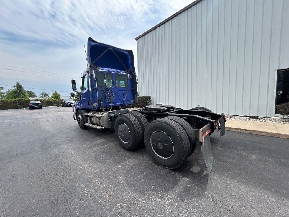 Day Cab Tractor-Heavy Duty Tractors-Freightliner-2021-T11664ST-Melrose Park-IL-664,265\n\t\tmiles-$ 28,500 - Image 5
