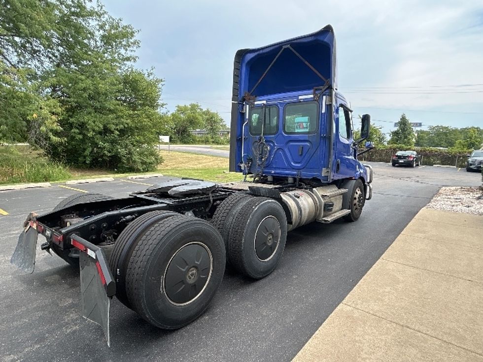 Day Cab Tractor-Heavy Duty Tractors-Freightliner-2021-T11664ST-Melrose Park-IL-664,265\n\t\tmiles-$ 28,500 - Image 7
