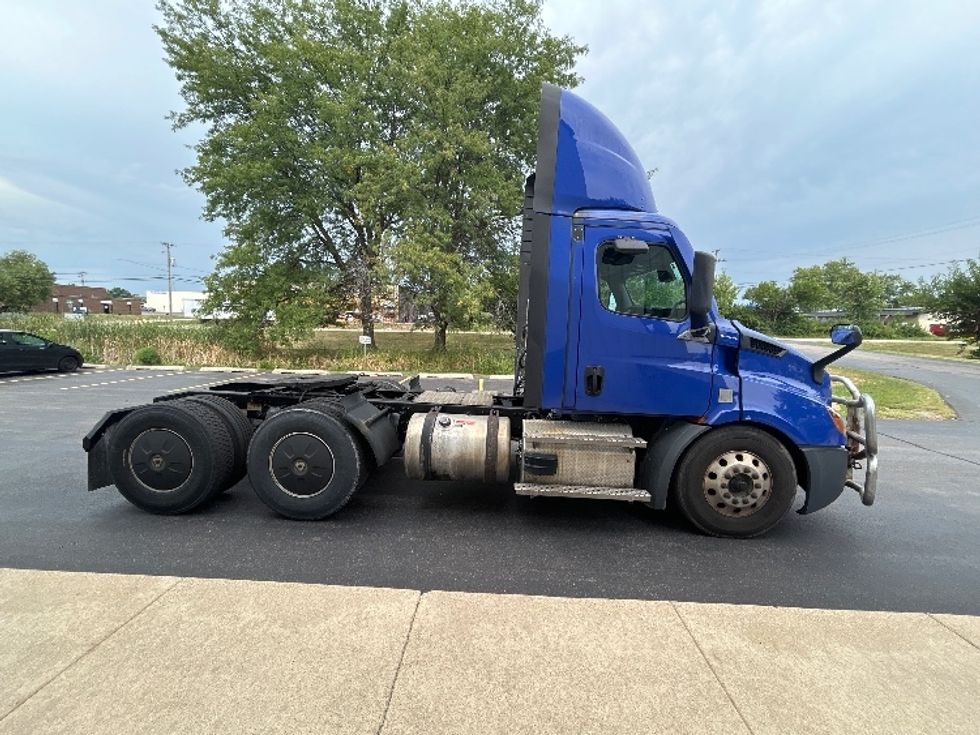 Day Cab Tractor-Heavy Duty Tractors-Freightliner-2021-T11664ST-Melrose Park-IL-664,265\n\t\tmiles-$ 28,500 - Image 8