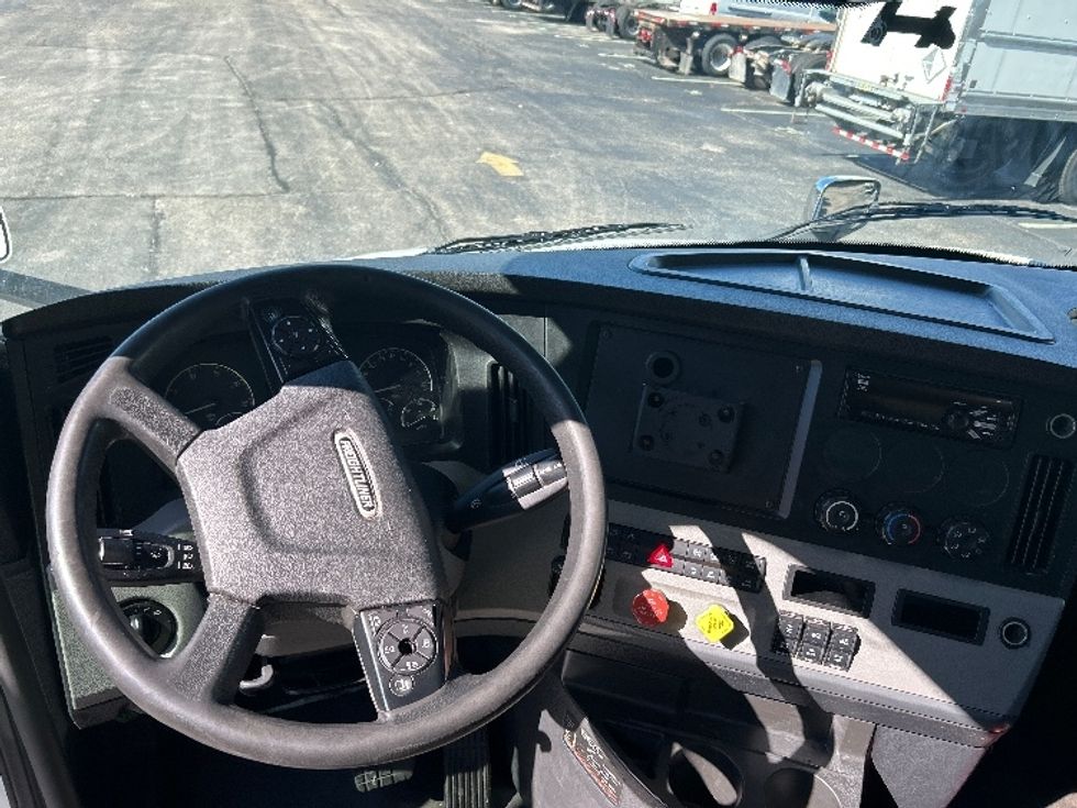 Day Cab Tractor-Heavy Duty Tractors-Freightliner-2021-T11664ST-Memphis-TN-476,991\n\t\tmiles-$ 50,500 - Image 11