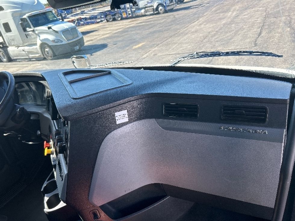 Day Cab Tractor-Heavy Duty Tractors-Freightliner-2021-T11664ST-Memphis-TN-476,991\n\t\tmiles-$ 50,500 - Image 13