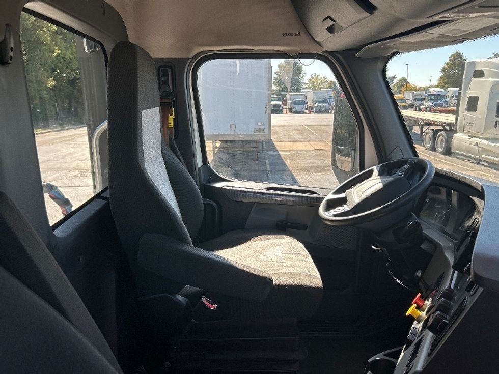 Day Cab Tractor-Heavy Duty Tractors-Freightliner-2021-T11664ST-Memphis-TN-476,991\n\t\tmiles-$ 50,500 - Image 14