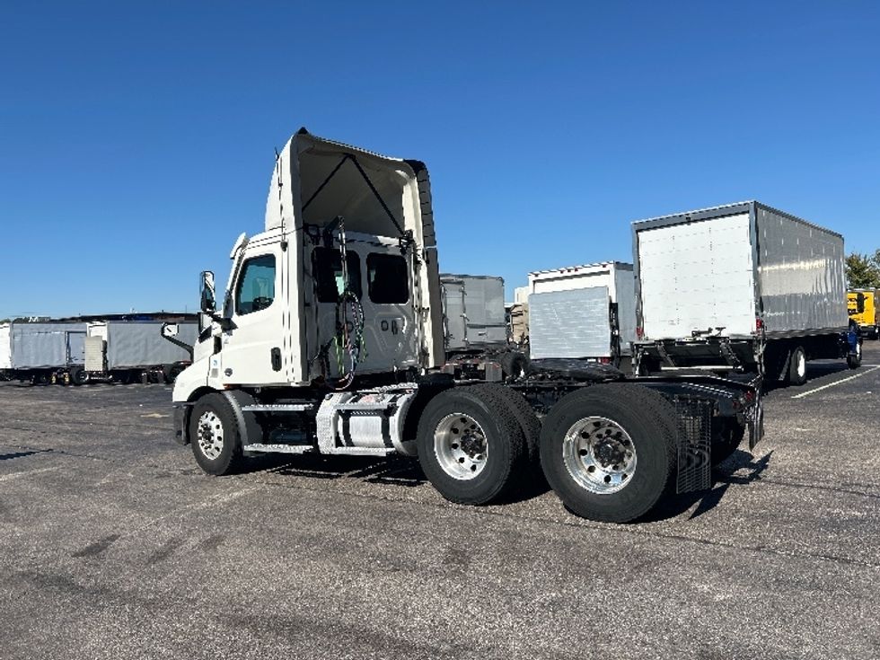 Day Cab Tractor-Heavy Duty Tractors-Freightliner-2021-T11664ST-Memphis-TN-476,991\n\t\tmiles-$ 50,500 - Image 5