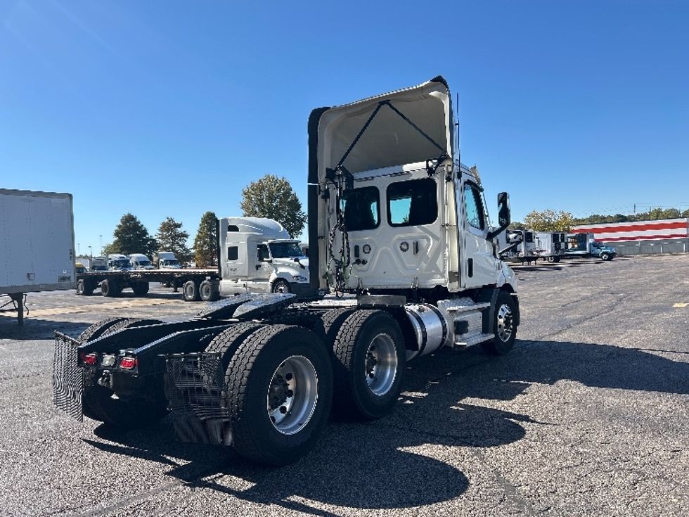 Day Cab Tractor-Heavy Duty Tractors-Freightliner-2021-T11664ST-Memphis-TN-476,991\n\t\tmiles-$ 50,500 - Image 8