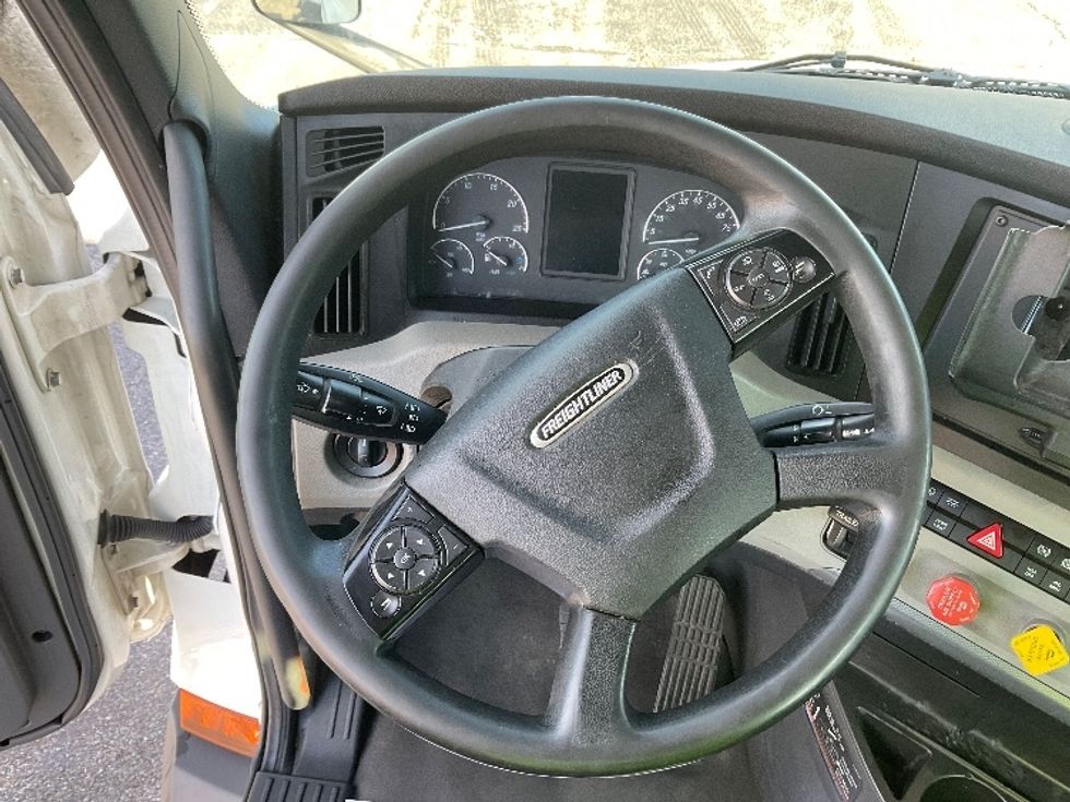 Day Cab Tractor-Heavy Duty Tractors-Freightliner-2021-T11664ST-Memphis-TN-586,779\n\t\tmiles-$ 39,000 - Image 10