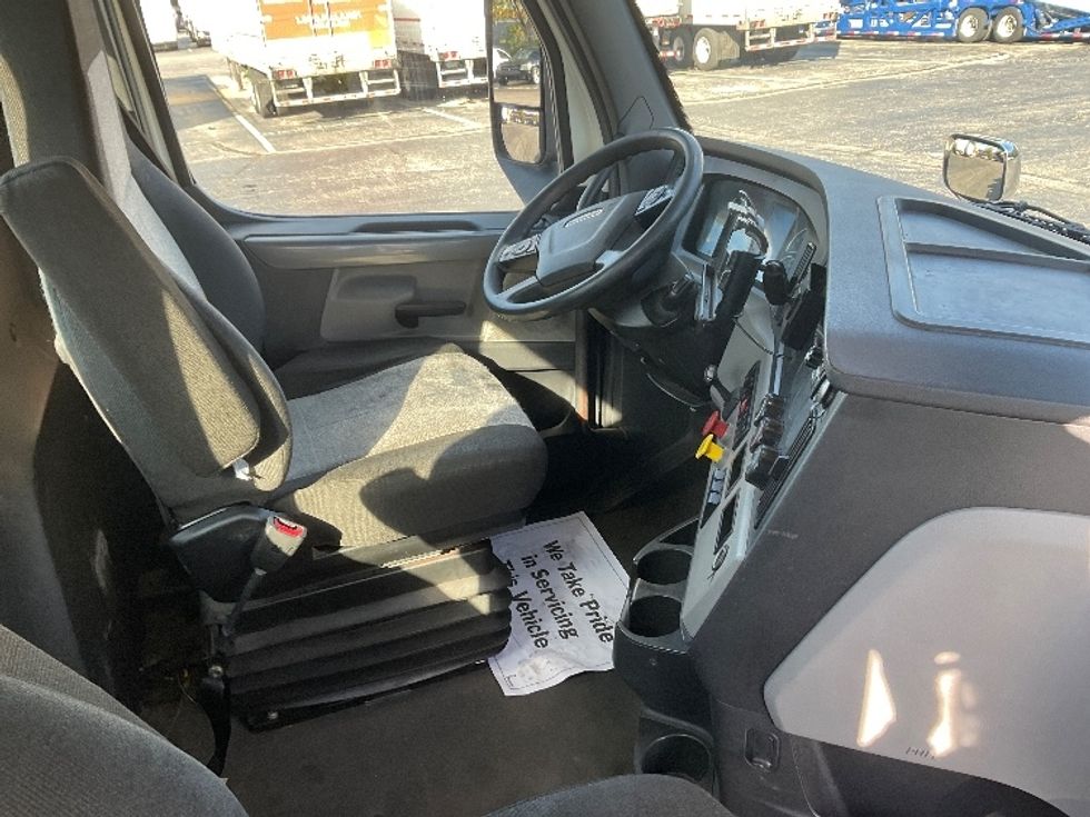 Day Cab Tractor-Heavy Duty Tractors-Freightliner-2021-T11664ST-Memphis-TN-586,779\n\t\tmiles-$ 39,000 - Image 13