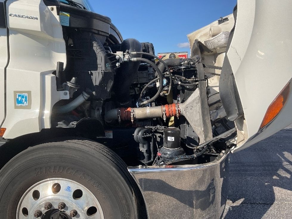 Day Cab Tractor-Heavy Duty Tractors-Freightliner-2021-T11664ST-Memphis-TN-586,779\n\t\tmiles-$ 39,000 - Image 14