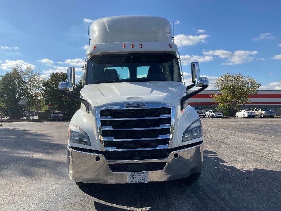 Day Cab Tractor-Heavy Duty Tractors-Freightliner-2021-T11664ST-Memphis-TN-586,779\n\t\tmiles-$ 39,000 - Image 2