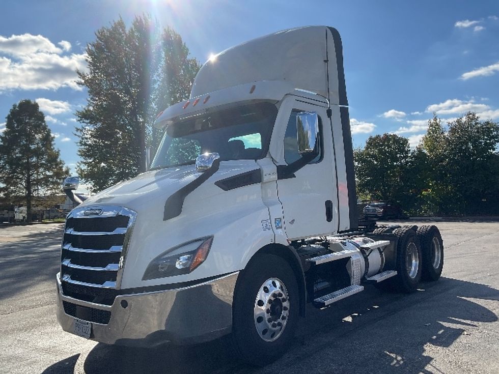 Day Cab Tractor-Heavy Duty Tractors-Freightliner-2021-T11664ST-Memphis-TN-586,779\n\t\tmiles-$ 39,000 - Image 3