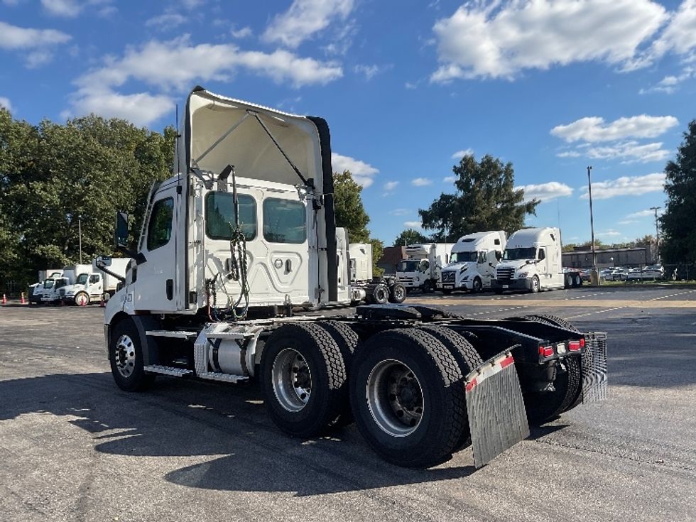 Day Cab Tractor-Heavy Duty Tractors-Freightliner-2021-T11664ST-Memphis-TN-586,779\n\t\tmiles-$ 39,000 - Image 5