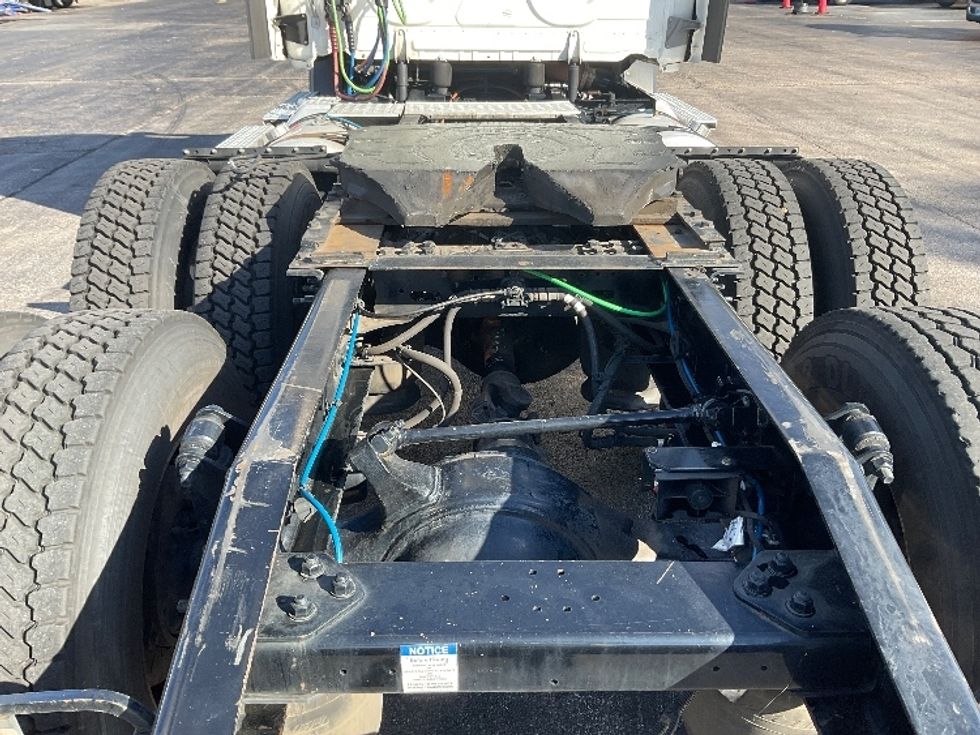 Day Cab Tractor-Heavy Duty Tractors-Freightliner-2021-T11664ST-Memphis-TN-586,779\n\t\tmiles-$ 39,000 - Image 6