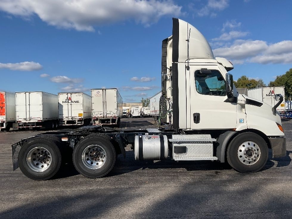 Day Cab Tractor-Heavy Duty Tractors-Freightliner-2021-T11664ST-Memphis-TN-586,779\n\t\tmiles-$ 39,000 - Image 8