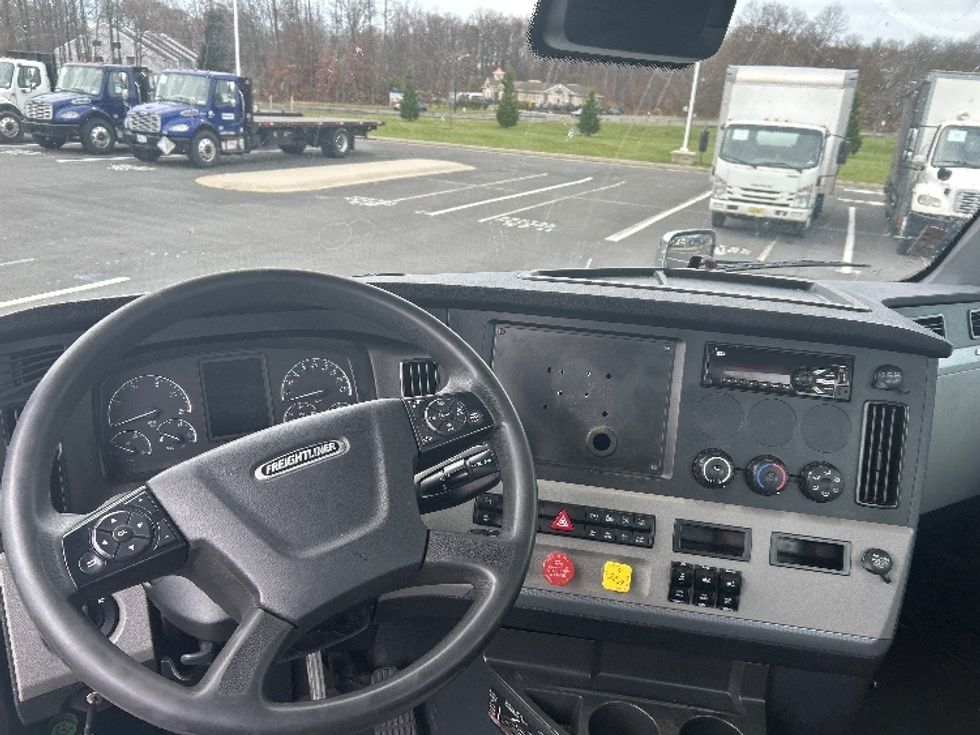 Day Cab Tractor-Heavy Duty Tractors-Freightliner-2021-T11664ST-Monmouth Junction-NJ-243,150\n\t\tmiles-$ 61,750 - Image 11