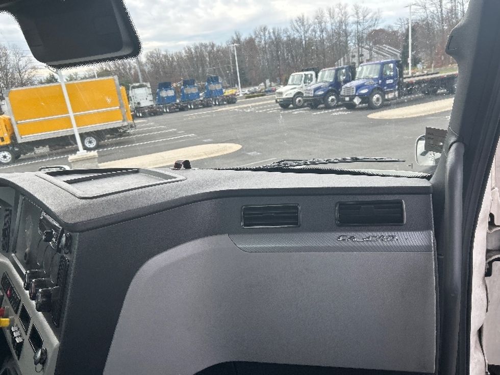 Day Cab Tractor-Heavy Duty Tractors-Freightliner-2021-T11664ST-Monmouth Junction-NJ-243,150\n\t\tmiles-$ 61,750 - Image 13