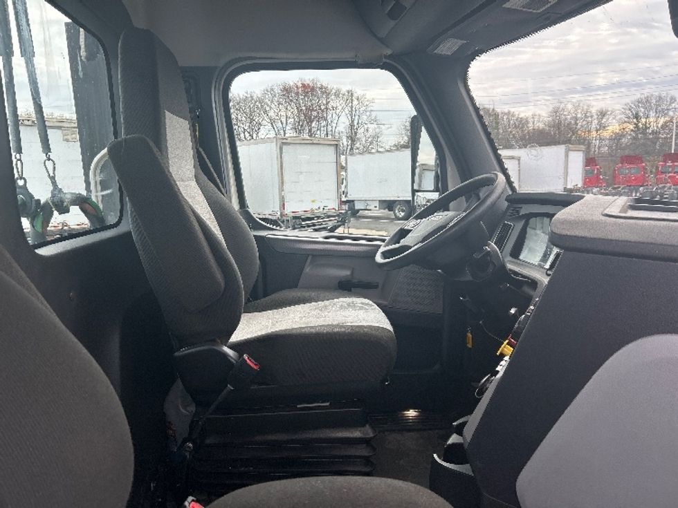 Day Cab Tractor-Heavy Duty Tractors-Freightliner-2021-T11664ST-Monmouth Junction-NJ-243,150\n\t\tmiles-$ 61,750 - Image 14