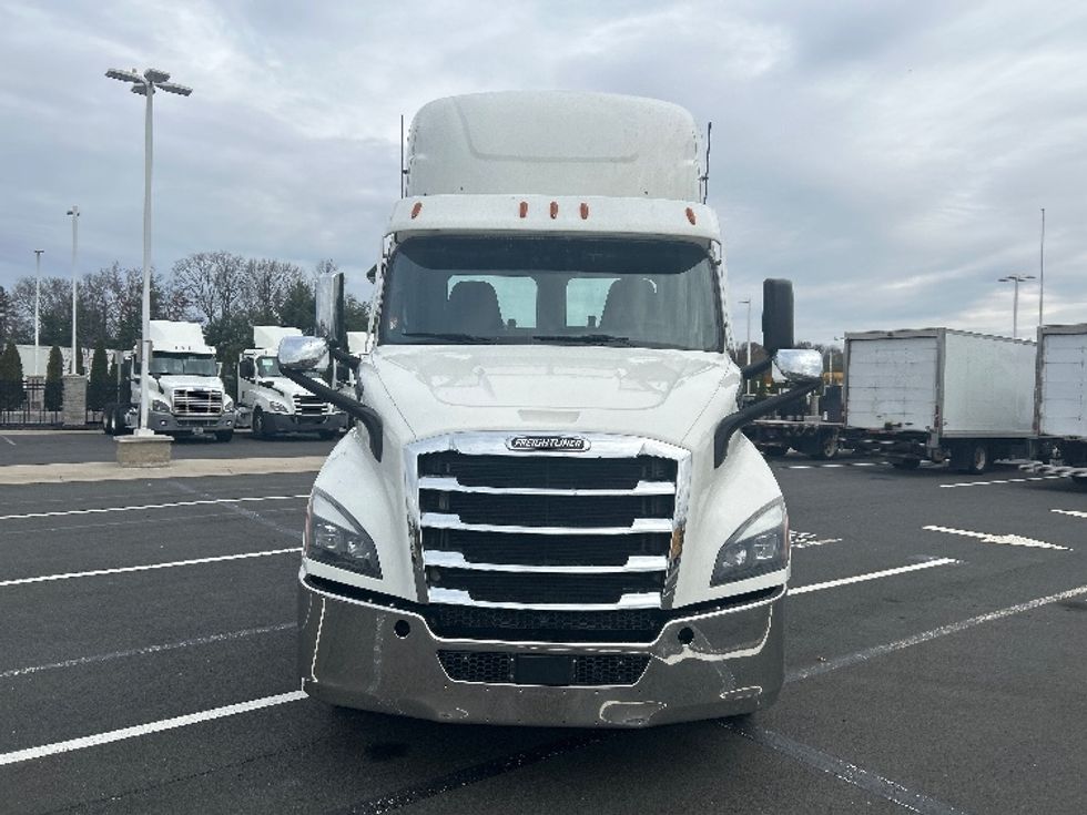 Day Cab Tractor-Heavy Duty Tractors-Freightliner-2021-T11664ST-Monmouth Junction-NJ-243,150\n\t\tmiles-$ 61,750 - Image 2