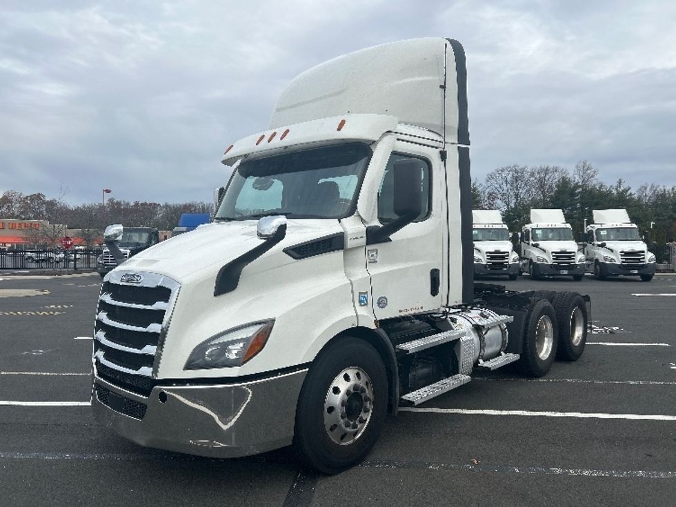 Day Cab Tractor-Heavy Duty Tractors-Freightliner-2021-T11664ST-Monmouth Junction-NJ-243,150\n\t\tmiles-$ 61,750 - Image 3
