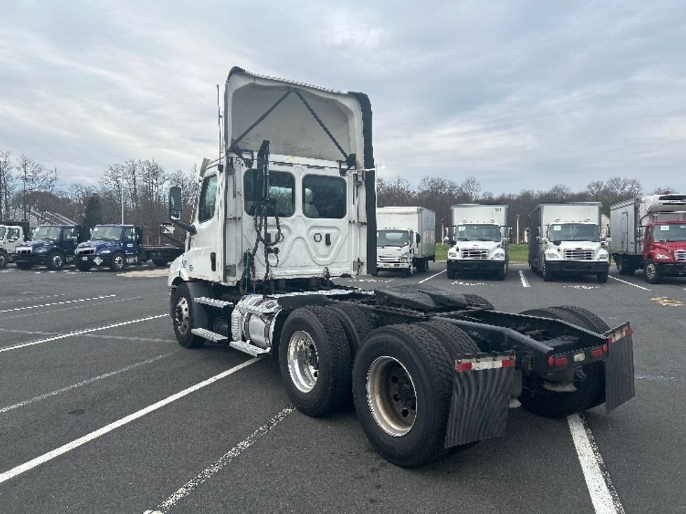 Day Cab Tractor-Heavy Duty Tractors-Freightliner-2021-T11664ST-Monmouth Junction-NJ-243,150\n\t\tmiles-$ 61,750 - Image 5