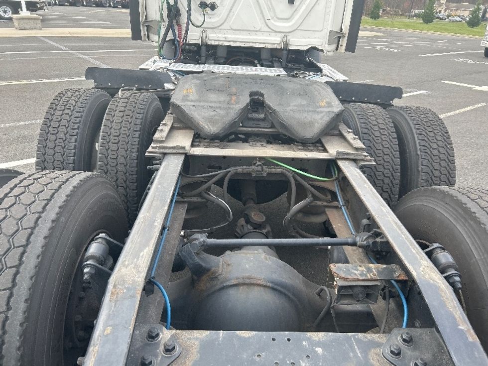 Day Cab Tractor-Heavy Duty Tractors-Freightliner-2021-T11664ST-Monmouth Junction-NJ-243,150\n\t\tmiles-$ 61,750 - Image 6