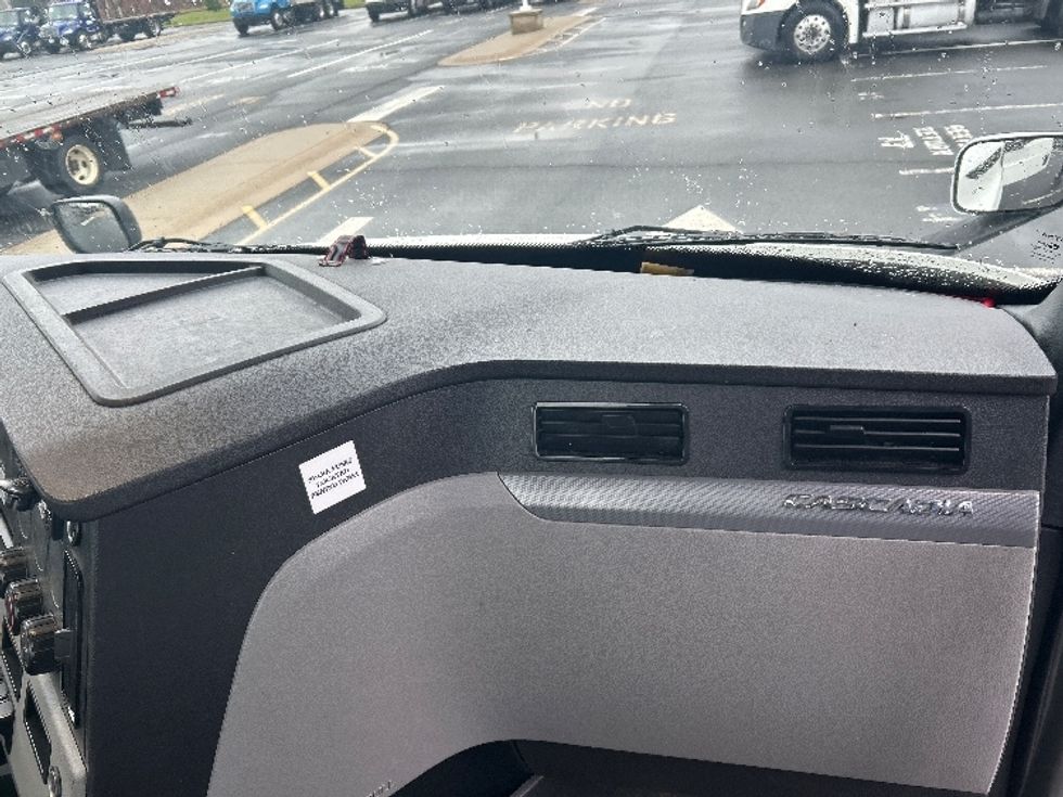 Day Cab Tractor-Heavy Duty Tractors-Freightliner-2021-T11664ST-Monmouth Junction-NJ-268,974\n\t\tmiles-$ 60,500 - Image 13