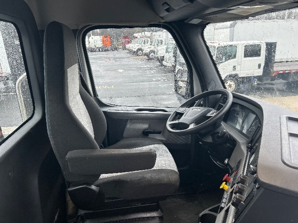 Day Cab Tractor-Heavy Duty Tractors-Freightliner-2021-T11664ST-Monmouth Junction-NJ-268,974\n\t\tmiles-$ 60,500 - Image 14