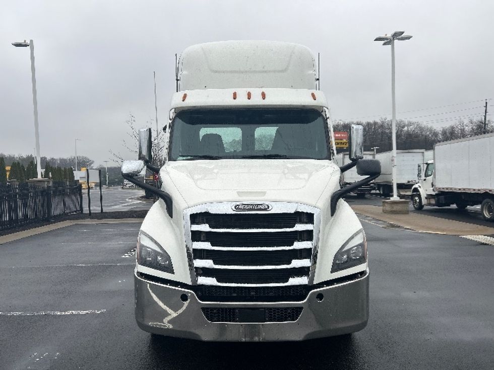 2021 Freightliner Cascadia 116" Day cab photo 2