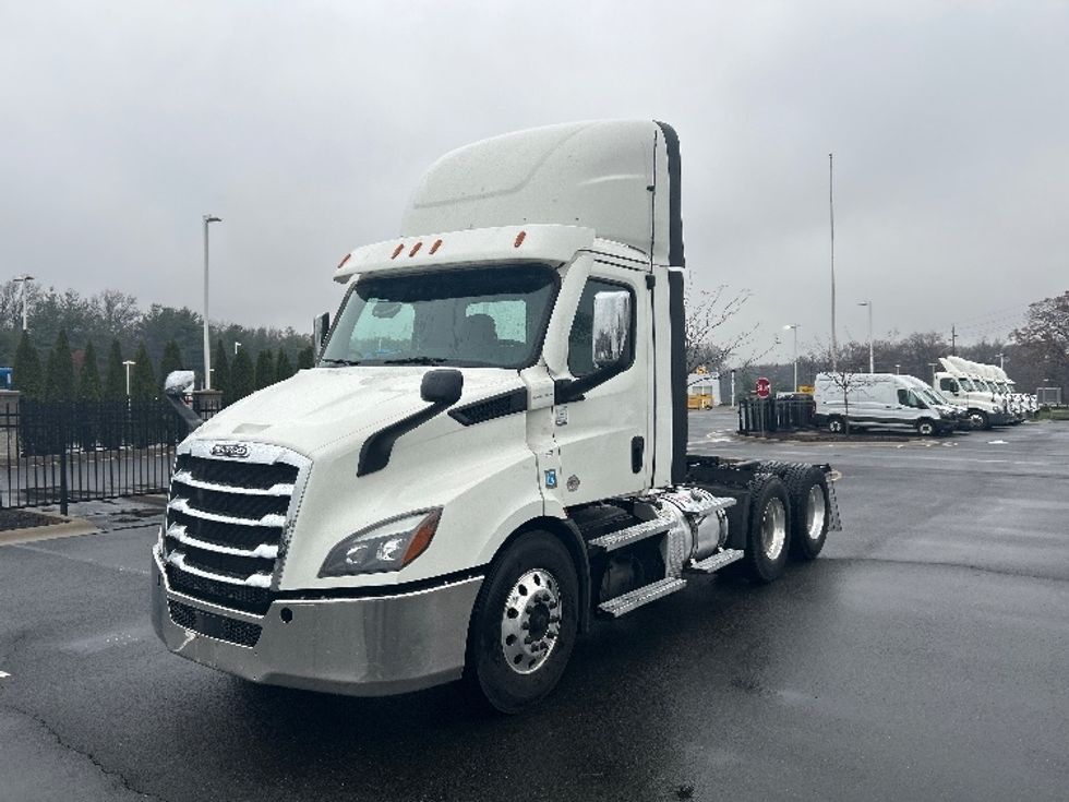 2021 Freightliner Cascadia 116" Day cab photo 3