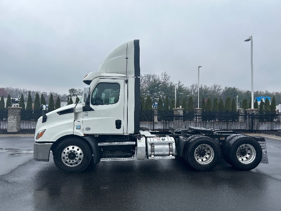 2021 Freightliner Cascadia 116" Day cab photo 4